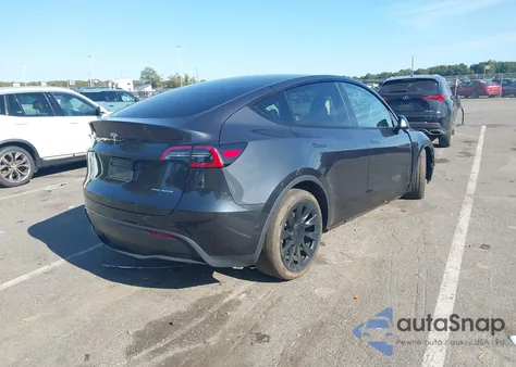 2025 Tesla Model Y Long Range Dual Motor All-Wheel Drive z USA, uszkodzony, nr VIN 7SAYGAEEXSF250779